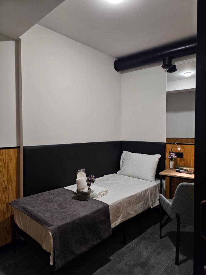 Orion Hostel Jerevan Buitenkant foto
